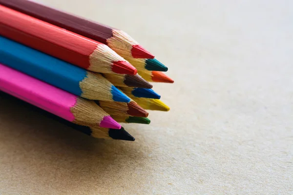 ペーパー クラフトの色鉛筆 — ストック写真