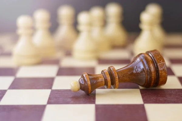 Concept of leadership, success, motivation. Chess pieces on the Board. — Stock Photo, Image