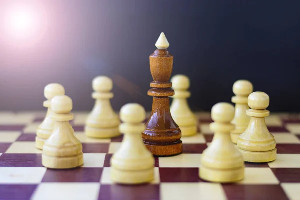 Concept of leadership, success, motivation. Chess pieces on the Board. — Stock Photo, Image