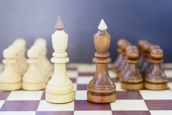 Concept of leadership, success, motivation. Chess pieces on the Board. — Stock Photo, Image