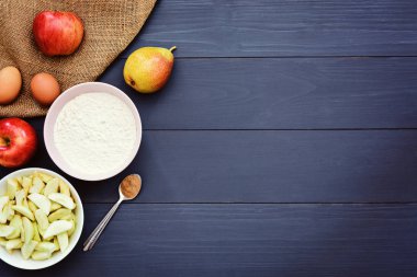 Elma pasta yapmak için fırın malzemeleri