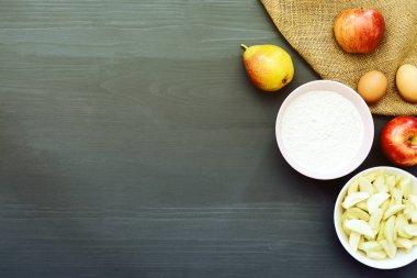 Elma pasta yapmak için fırın malzemeleri