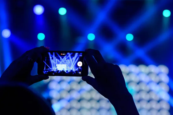 Silhouette of hands with a smartphone at a concert — Stock Photo, Image