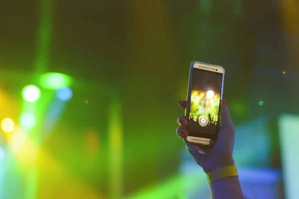 Silhouette of hands with a smartphone at a concert — Stock Photo, Image
