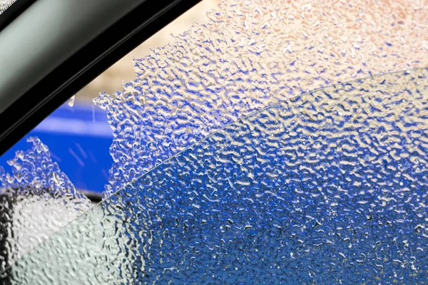 Okna po stronie samochodu w lodzie — Zdjęcie stockowe
