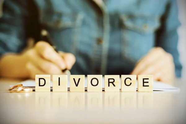 Word Divorce Made Wooden Letters Table Wedding Rings Background Young — Stock Photo, Image