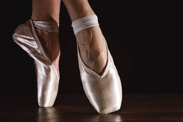 Feet of dancing ballerina — Stock Photo, Image