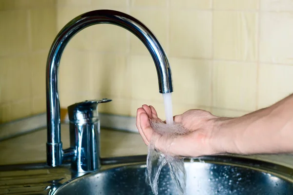 Hands under running water from the faucet — Stock Photo, Image