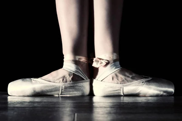 Piedi di ballerina danzante — Foto Stock