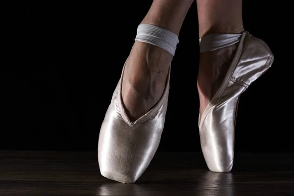 Feet of dancing ballerina — Stock Photo, Image