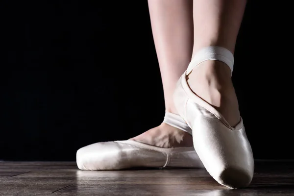 Feet of dancing ballerina — Stock Photo, Image