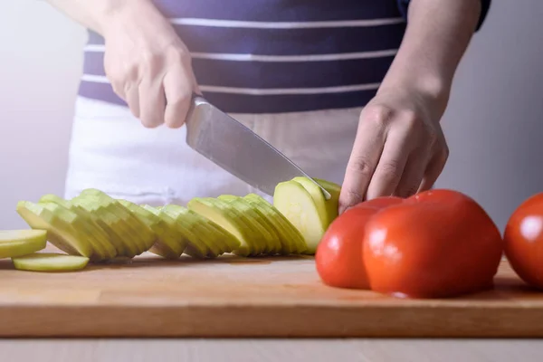 Close-up of housewife's hands cut products for cooking healthy food. the concept of cooking, nutrition, non-GMO — Stock Photo, Image