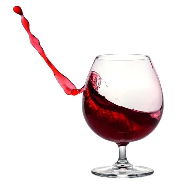 Immagine isolata di un bicchiere di vino e una forte spruzzata sul bianco — Foto Stock
