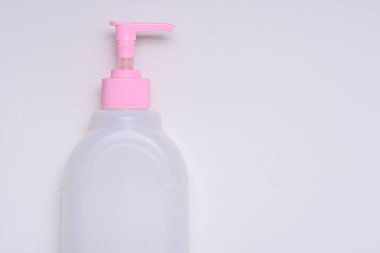 Fotokopi alanı olan marka için beyaz arkaplan üzerinde beyaz şeffaf saydam dağıtıcı dezenfektanı