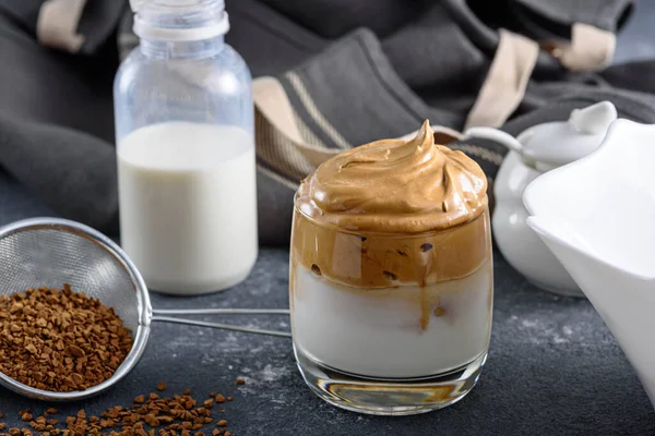 Cocinar Paso Paso Café Coreano Dalgona Sirve Una Bebida Preparada — Foto de Stock