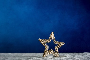 Yeni yıl mavi bir arka plan üzerinde star '