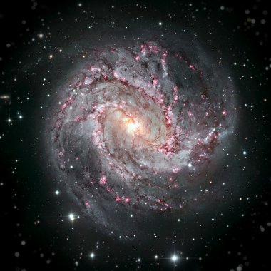 Suyılanı takımyıldızı yönünde bulunan bir çubuklu sarmal gökada Messier 83 takımyıldızı.