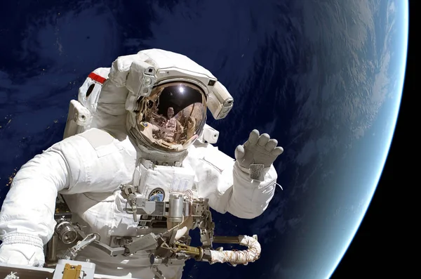 Astronauta no espaço sideral. — Fotografia de Stock