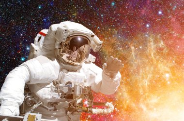 NASA uzay keşif astronotu. Bu görüntünün elementleri NASA tarafından desteklenmektedir.