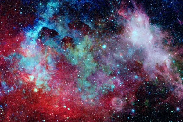 Nebulosa colorida e aglomerado aberto de estrelas no universo. — Fotografia de Stock