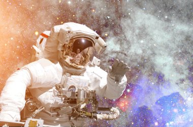 NASA uzay keşif astronotu. Bu görüntünün elementleri NASA tarafından desteklenmektedir.