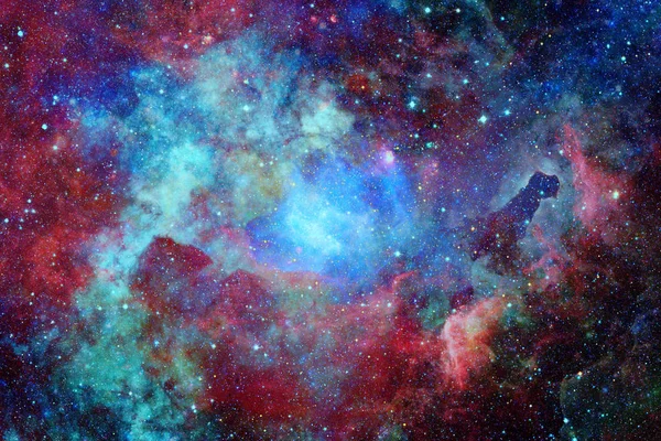 Nebulosa colorata e ammasso aperto di stelle nell'universo. — Foto Stock