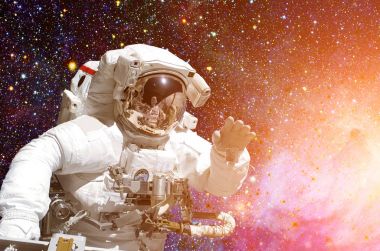 Astronot uzayda uzay zemin karşı.