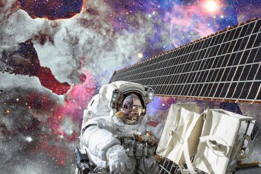 Astronot uzayda. Uzay yürüyüşü. Nasa tarafından döşenmiş bu görüntü unsurları