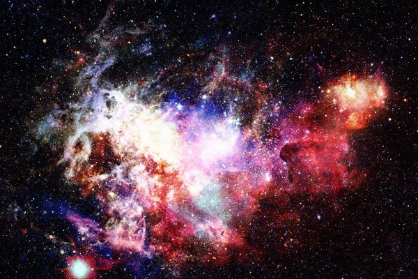 성운과 별들이 깊은 우주에 있습니다. NASA 가 제공 한 이형상의 요소들 — 스톡 사진