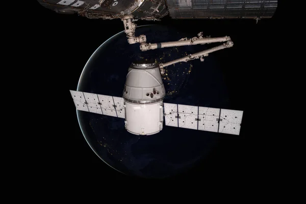 SpaceX Dragón orbitando el planeta Tierra. — Foto de Stock