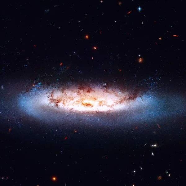 Başak takımyıldızı yönünde bulunan bir çubuklu sarmal gökada NGC 4522 olduğunu. — Stok fotoğraf