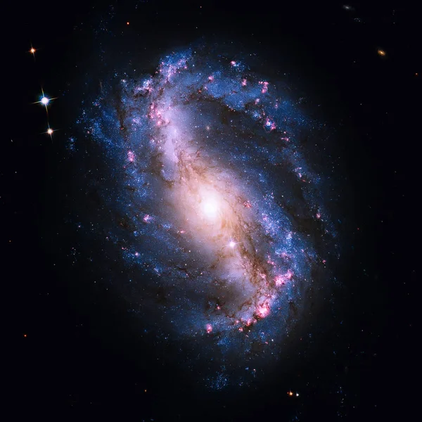 Ο NGC 6217 είναι ένας σπειροειδής γαλαξίας στον αστερισμό Μικρή Άρκτος. — Φωτογραφία Αρχείου