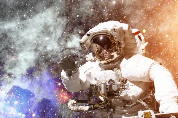 Astronauta de exploración espacial NASA. Elementos de esta imagen proporcionados por la NASA . — Foto de Stock