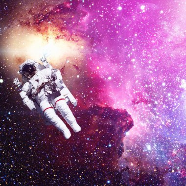 Astronot uzayda. Bulutsusu ve arka plan üzerinde yıldız.
