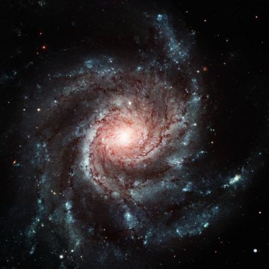 Fırıldak Gökadası. Büyük Ayı takımyıldızındaki sarmal gökada.