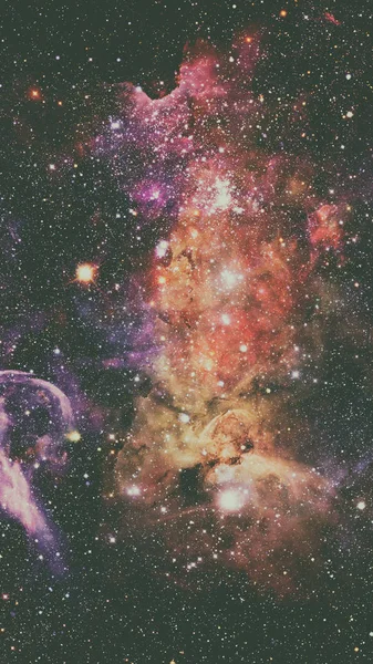 Açık alan bulutsu ve galaksiler. Bu görüntü kürk unsurları