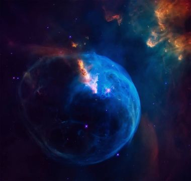 Kraliçe takımyıldızı yönünde bulunan Kabarcık Bulutsusu.
