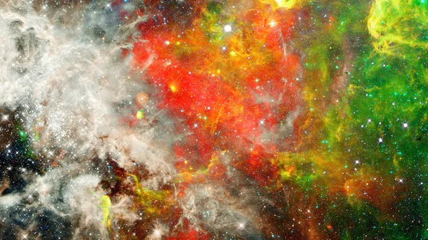 Evren sahnesi uzayda bulutsular, yıldızlar ve galaksiler. — Stok fotoğraf