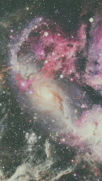 Bulutsusu ve derin uzay içinde gökada. Bu görüntü furnis unsurları