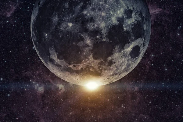 Güneş sistemi - toprak metalleri Moon. Ay Dünya'nın tek doğal uydusu..