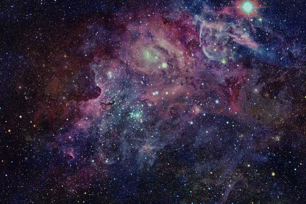 Renkli nebula ve evrendeki açık yıldız kümesi.