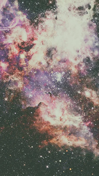 Derin uzayda parlayan gizemli bir evren..