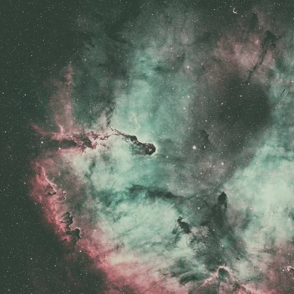 Filin gövde bulutsu IC 1396. Kral takımyıldızı.