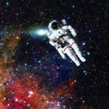 Astronot uzayda. Bulutsusu ve arka plan üzerinde yıldız.
