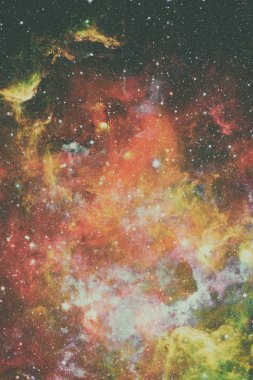 Bulutsusu ve galaksilerin uzayda. Bu görüntü bir şekilde döşenmiş b unsurları