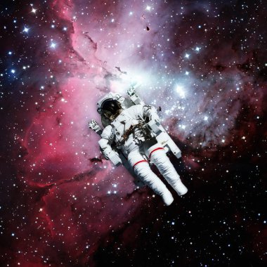 Uzayda bir astronot. Arkaplanda nebula.