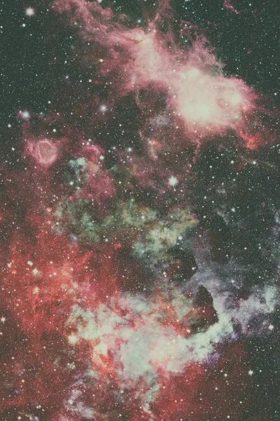 Nebula ve yıldızlar uzayda. Bu görüntünün elementleri NASA tarafından desteklenmektedir.