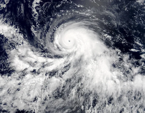 Tormenta tropical. Elementos de esta imagen son proporcionados por la NASA — Foto de Stock