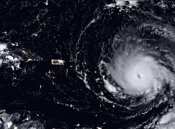 Uzaydan kasırga Irma. Bu görüntü unsurları Nasa tarafından döşenmiştir