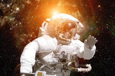 Uzayda bir astronot. Bu görüntünün elementleri NASA tarafından desteklenmektedir.